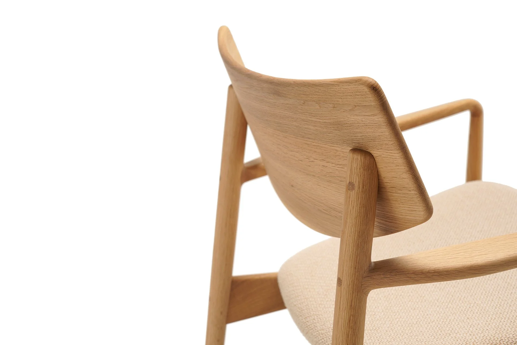 The A–LC01 lounge chair by Keiji Ashizawa for Karimoku Case